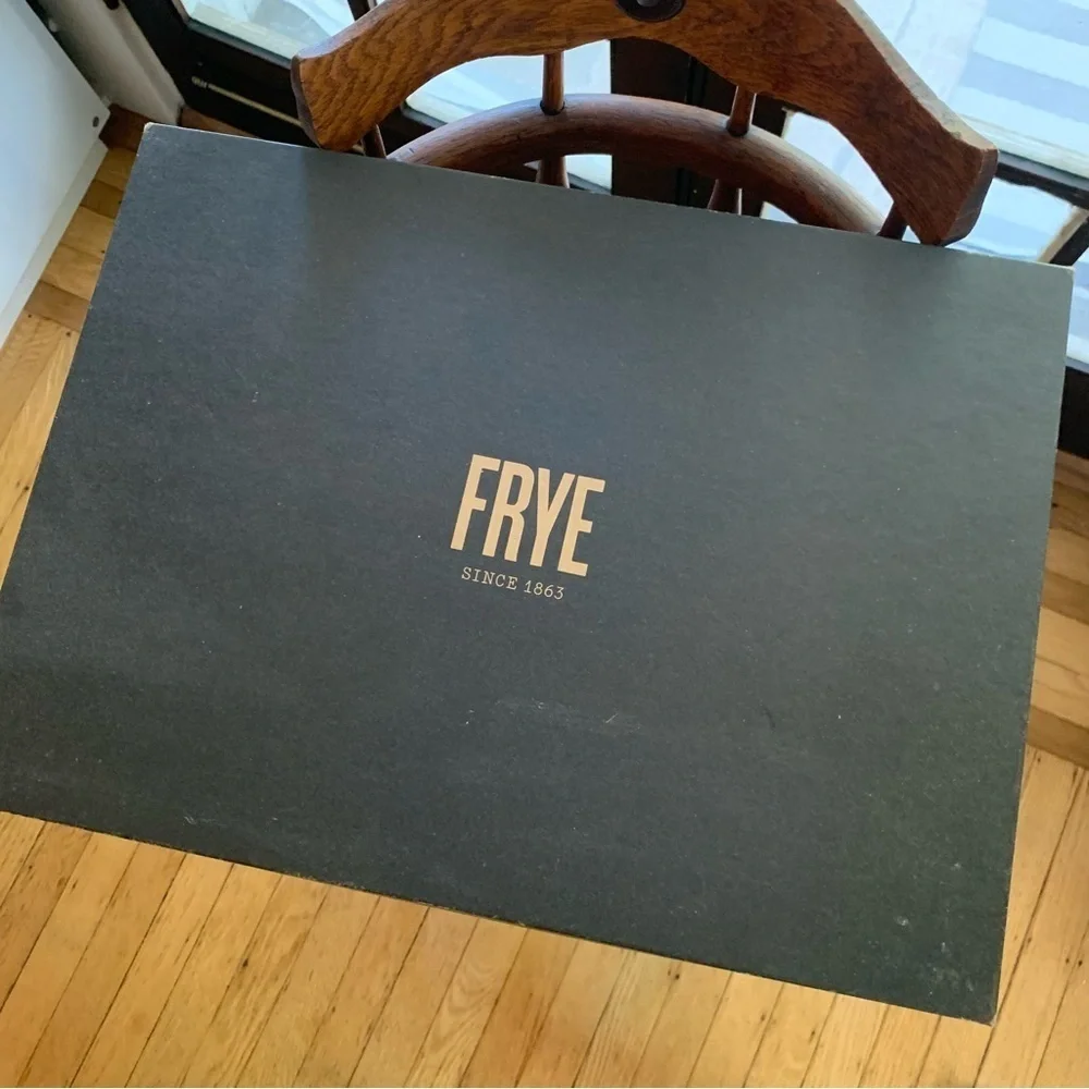 FRYE | NWT Gift Set Brown Marled Knit Beanie & Brown Leather Card Case Carrier